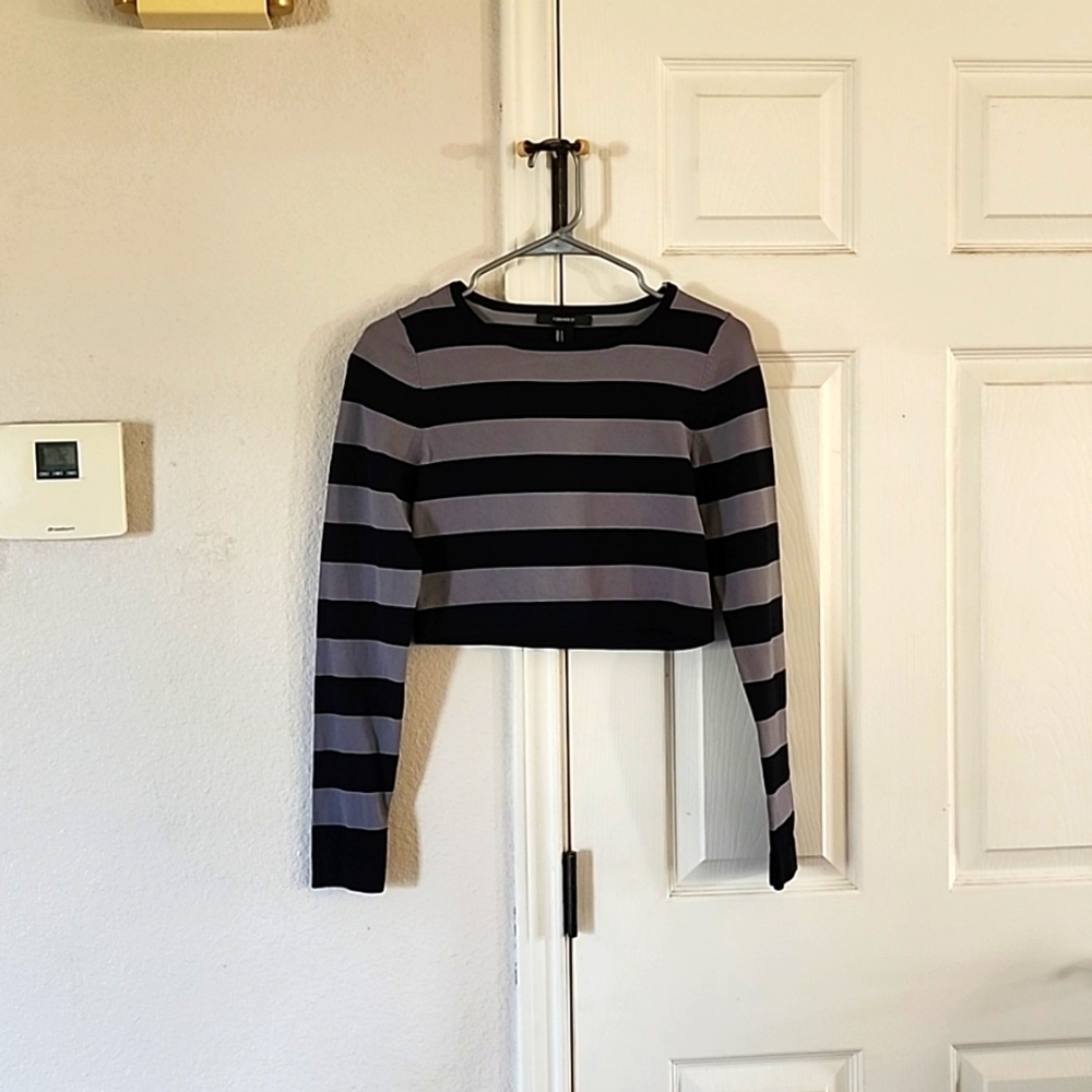 Forever 21 Long Sleeve Grey and Black Crop Top